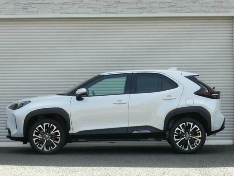 YARIS CROSS