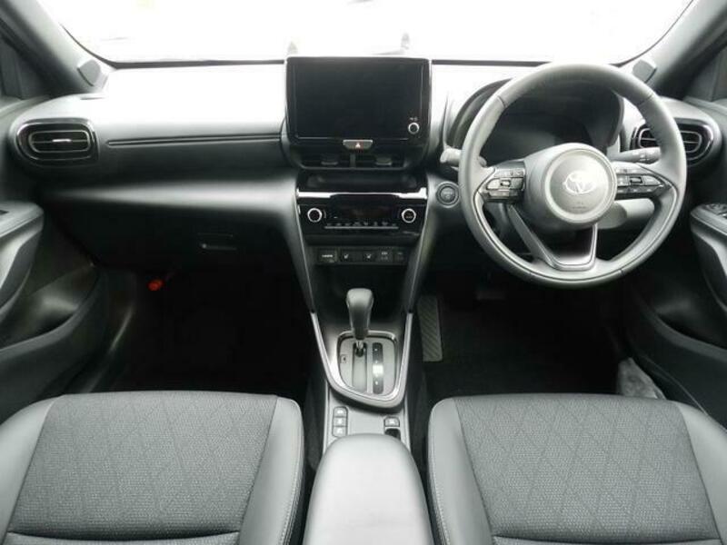 YARIS CROSS