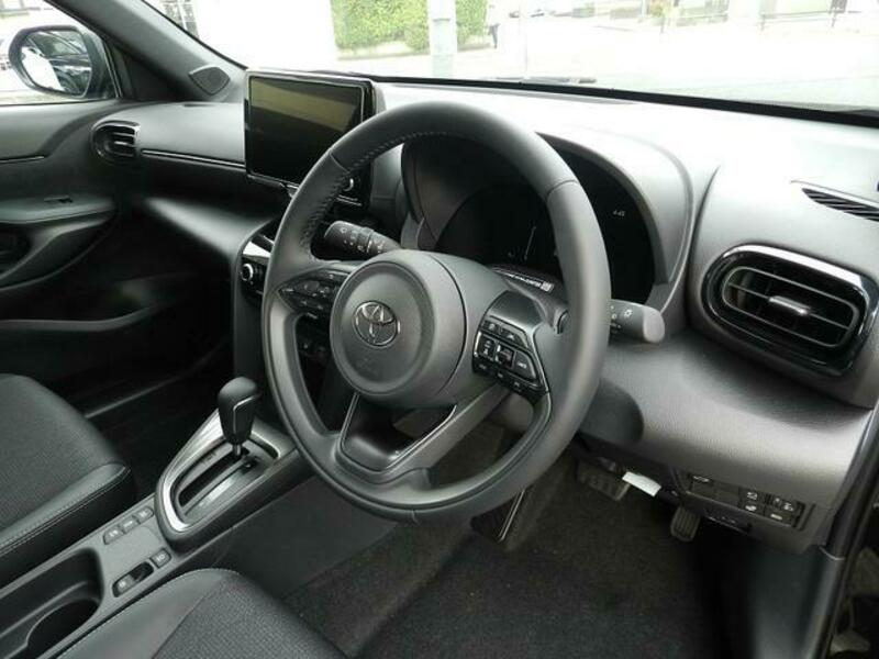 YARIS CROSS