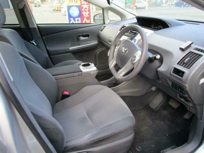 PRIUS ALPHA