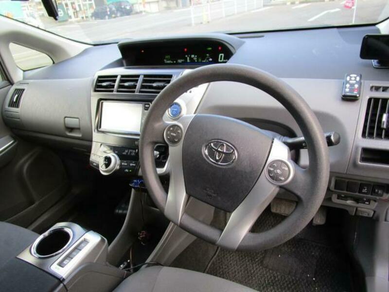 PRIUS ALPHA