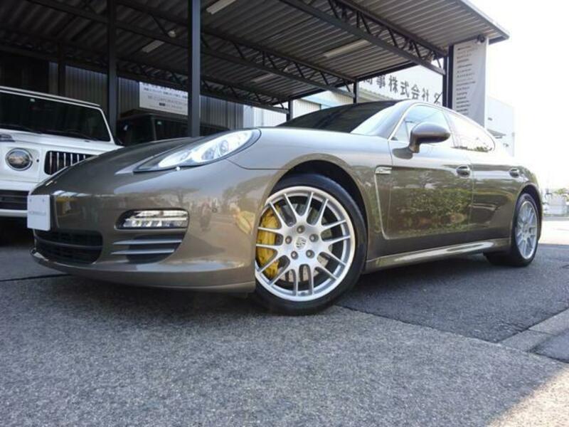 PORSCHE PANAMERA