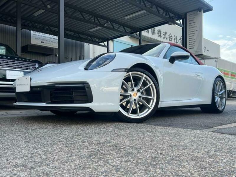 911