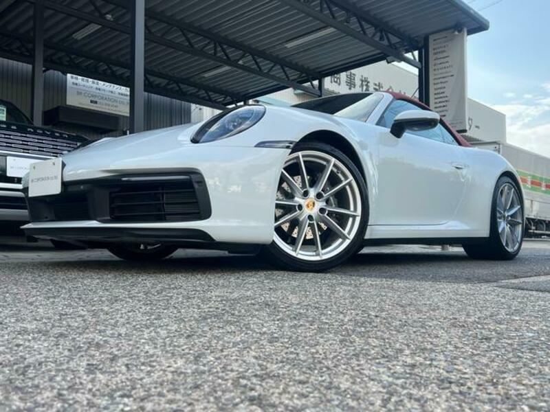911