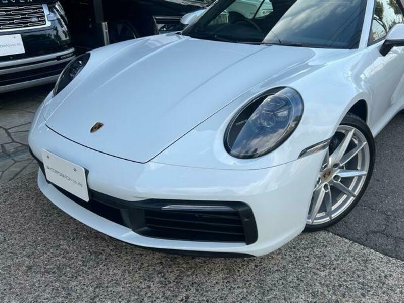911