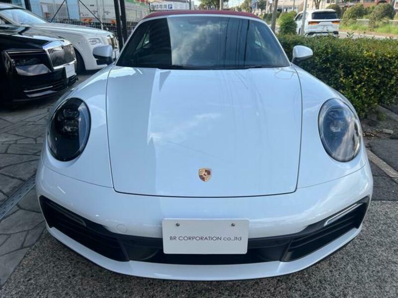 911