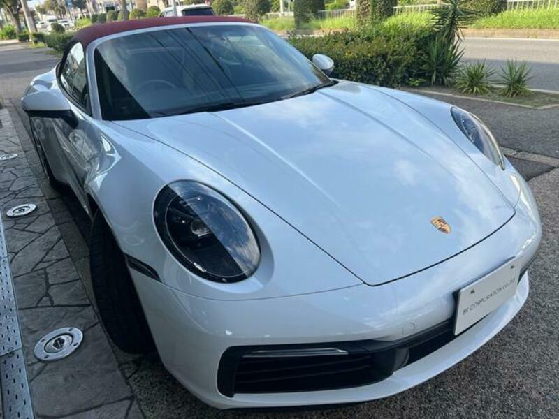 911
