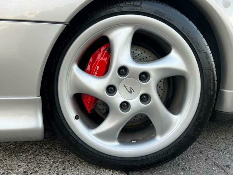 911