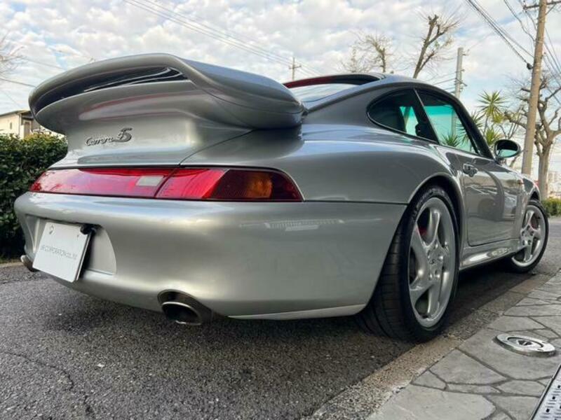 911