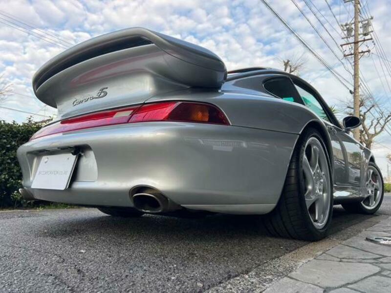 911