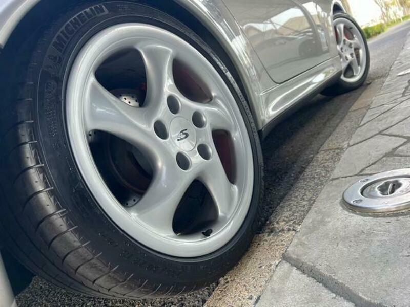 911