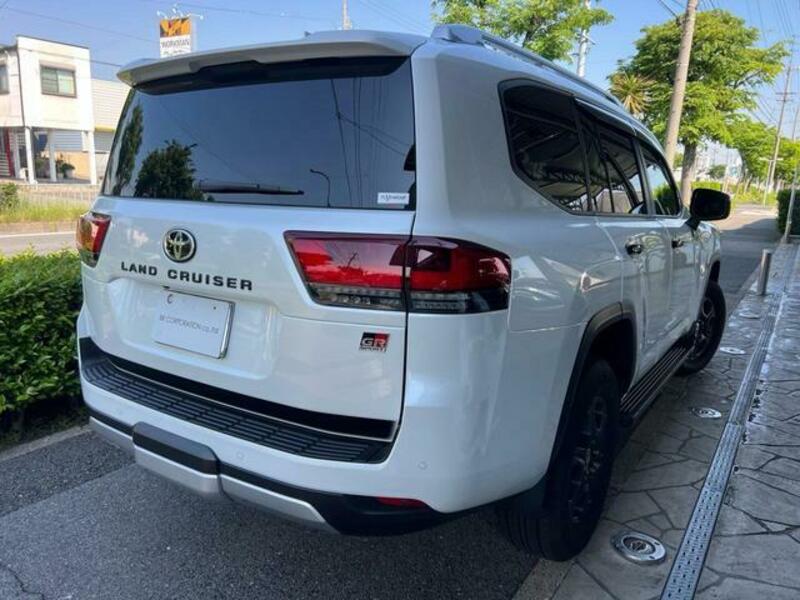 LAND CRUISER