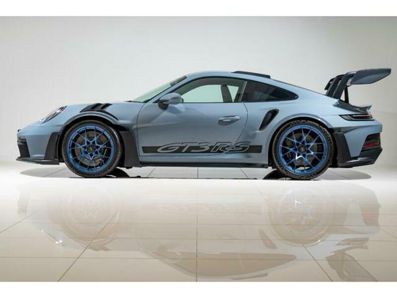 911