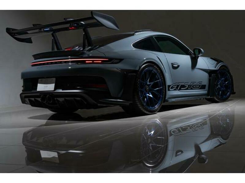 911