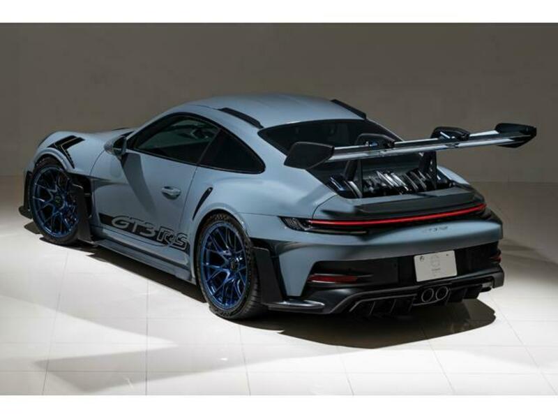 911