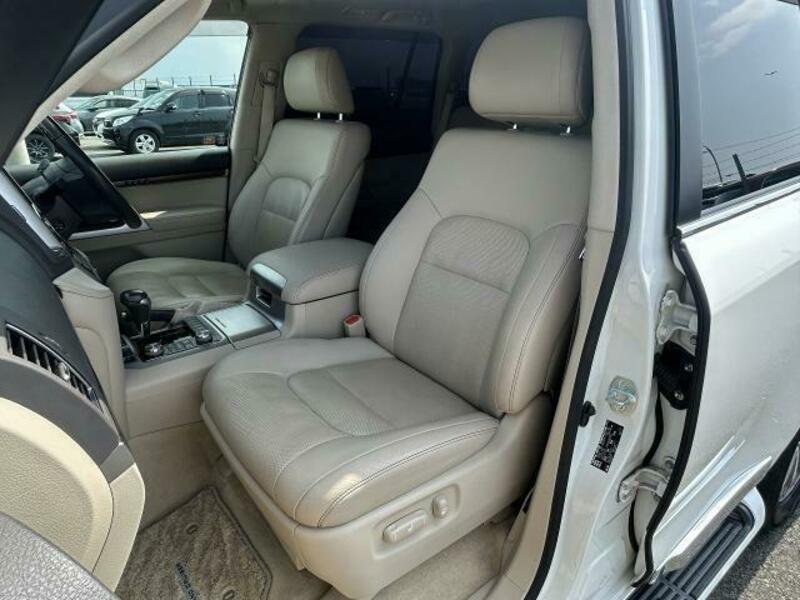LAND CRUISER