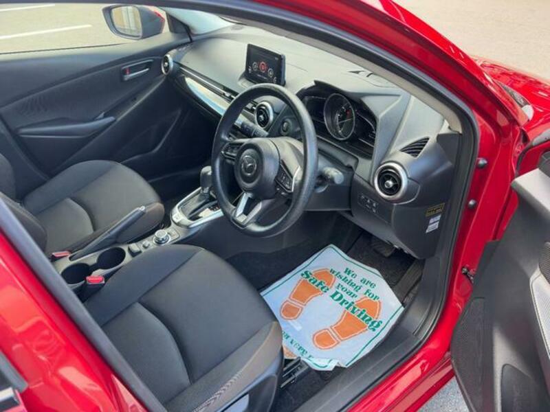 MAZDA2