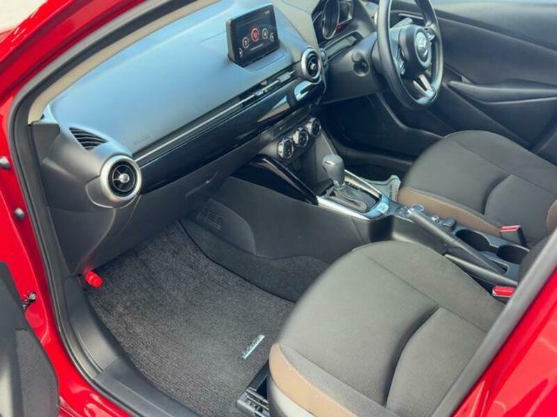 MAZDA2