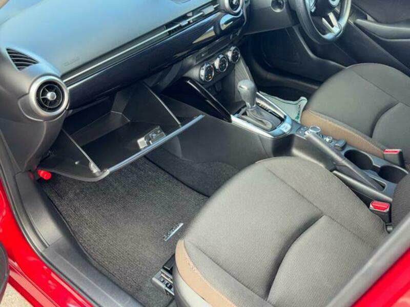 MAZDA2