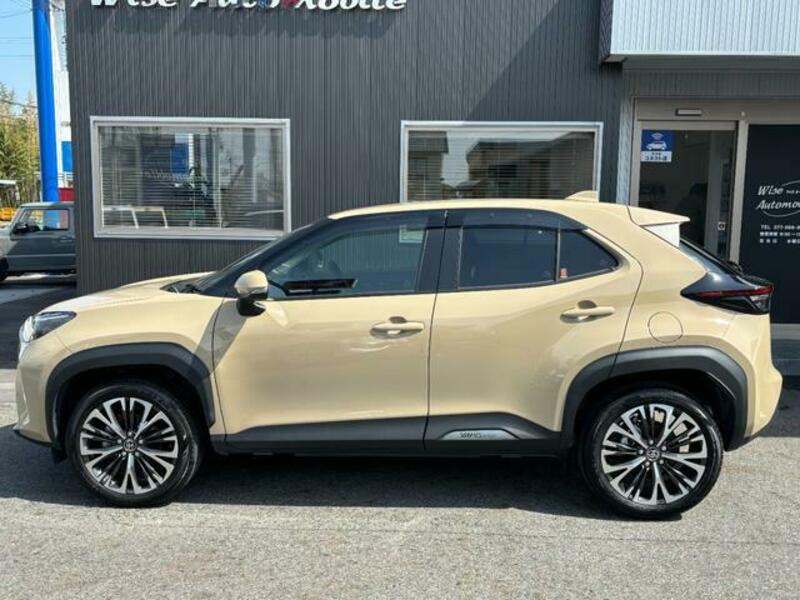 YARIS CROSS