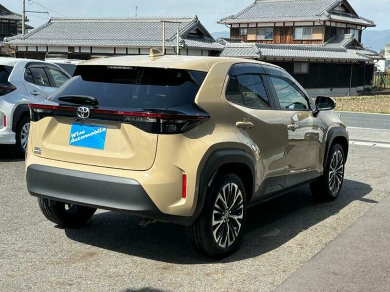 YARIS CROSS