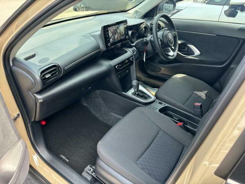 YARIS CROSS