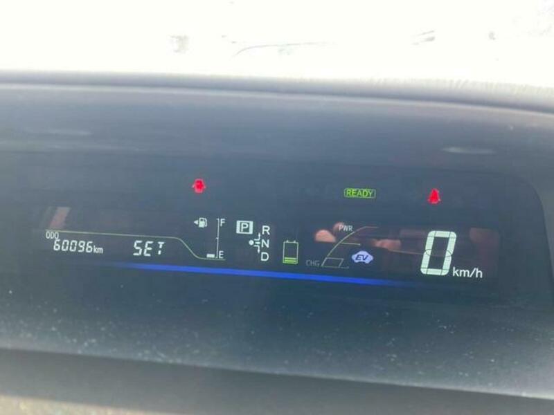 PRIUS ALPHA