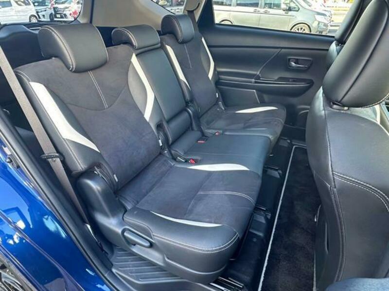 PRIUS ALPHA