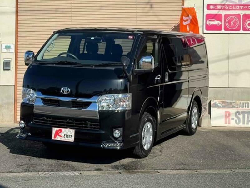 TOYOTA HIACE VAN
