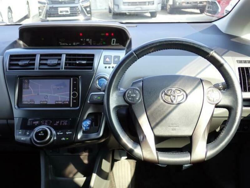 PRIUS ALPHA
