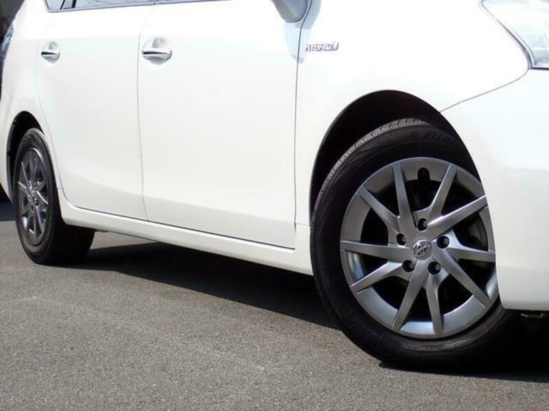 PRIUS ALPHA