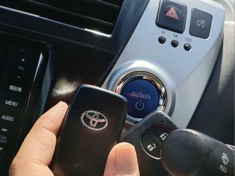 PRIUS ALPHA