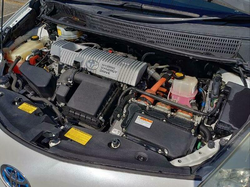 PRIUS ALPHA