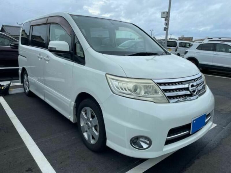 NISSAN SERENA