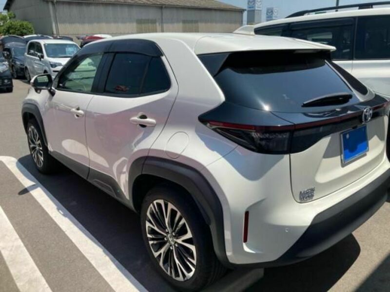 YARIS CROSS