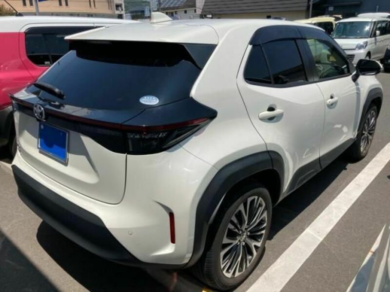 YARIS CROSS