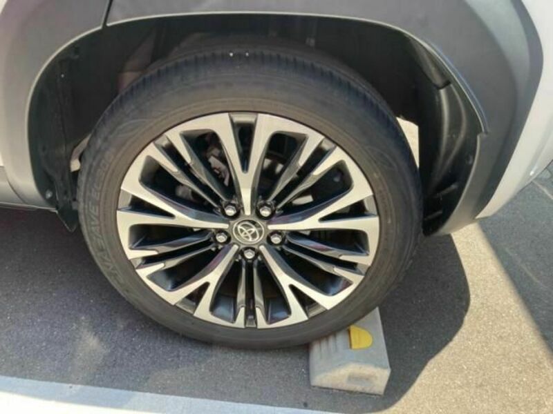 YARIS CROSS