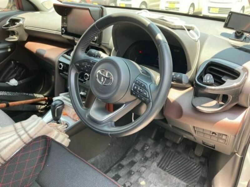 YARIS CROSS