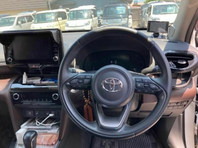 YARIS CROSS