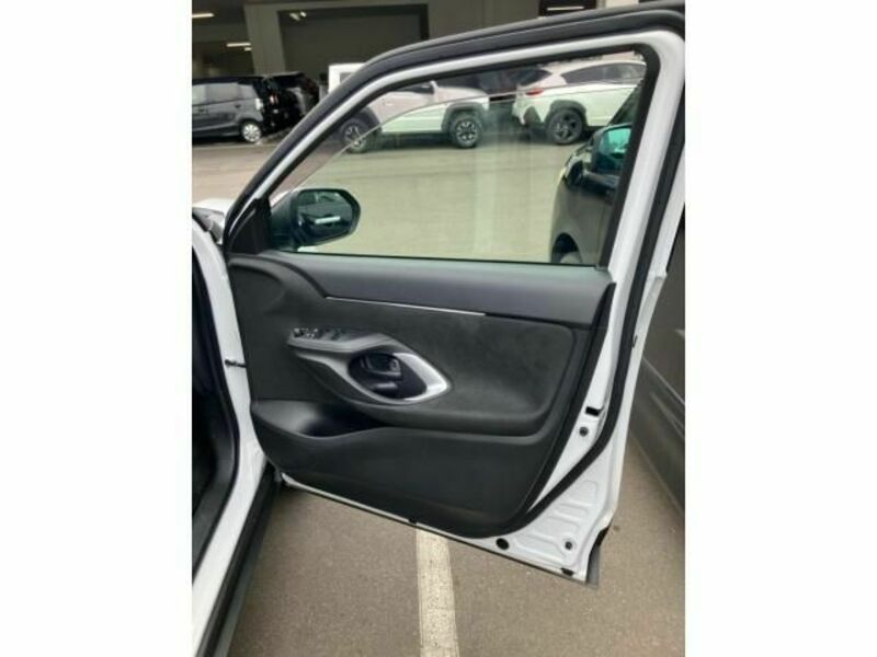 YARIS CROSS