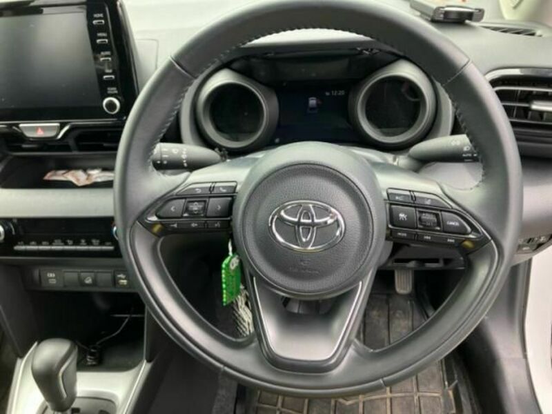 YARIS CROSS