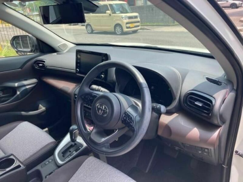 YARIS CROSS