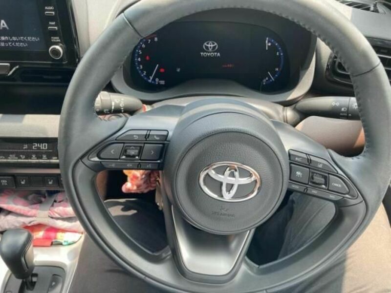 YARIS CROSS
