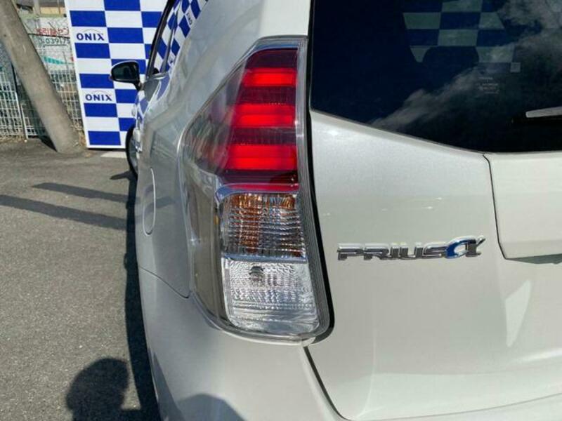 PRIUS ALPHA