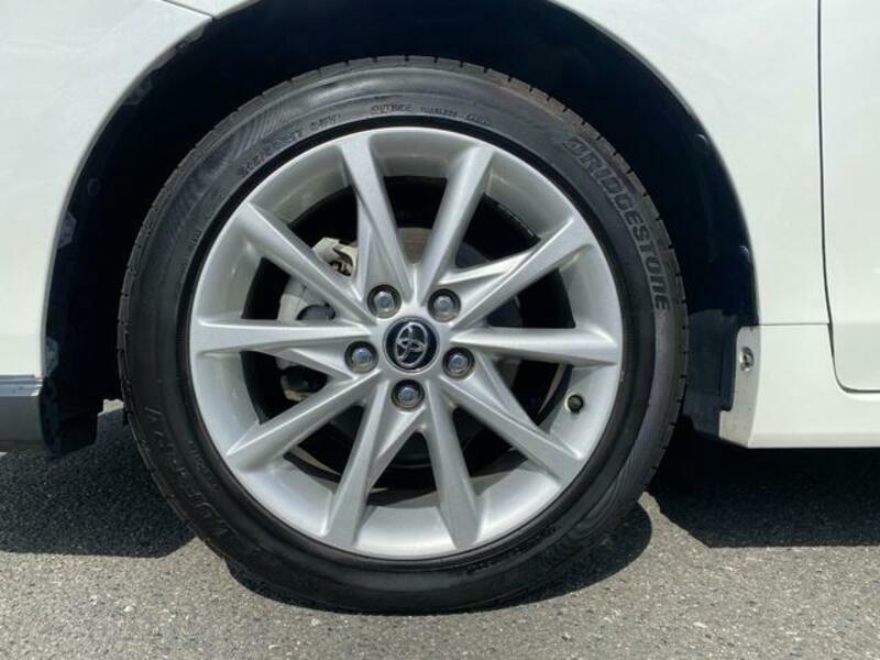 PRIUS ALPHA