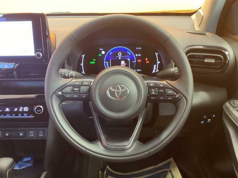 YARIS CROSS