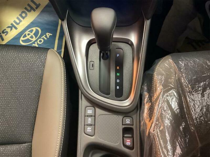 YARIS CROSS