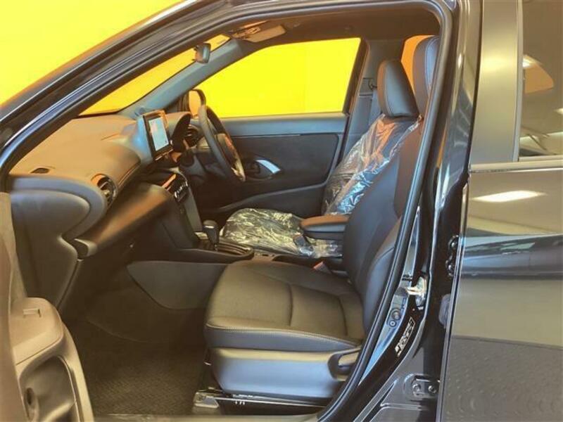 YARIS CROSS