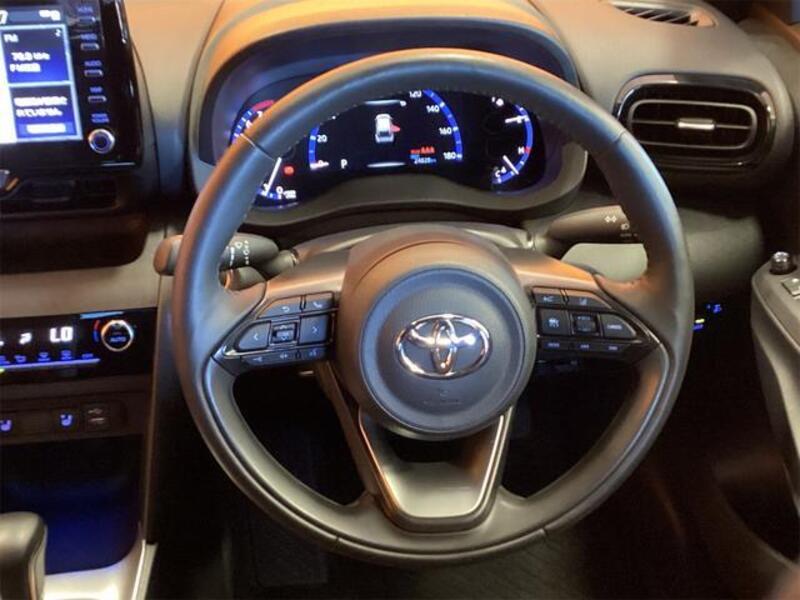 YARIS CROSS