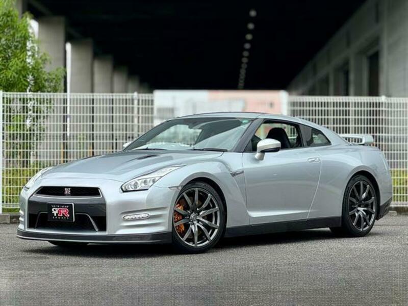 NISSAN GT-R